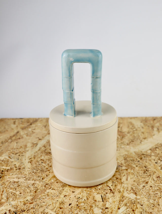 Dialog "dusty blue handle" medium vessel tall