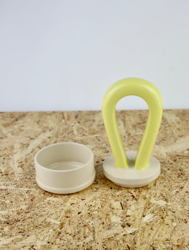 Dialog "Yellow handle" small vessel