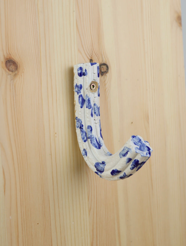 "Blue & white" Extruded hanger