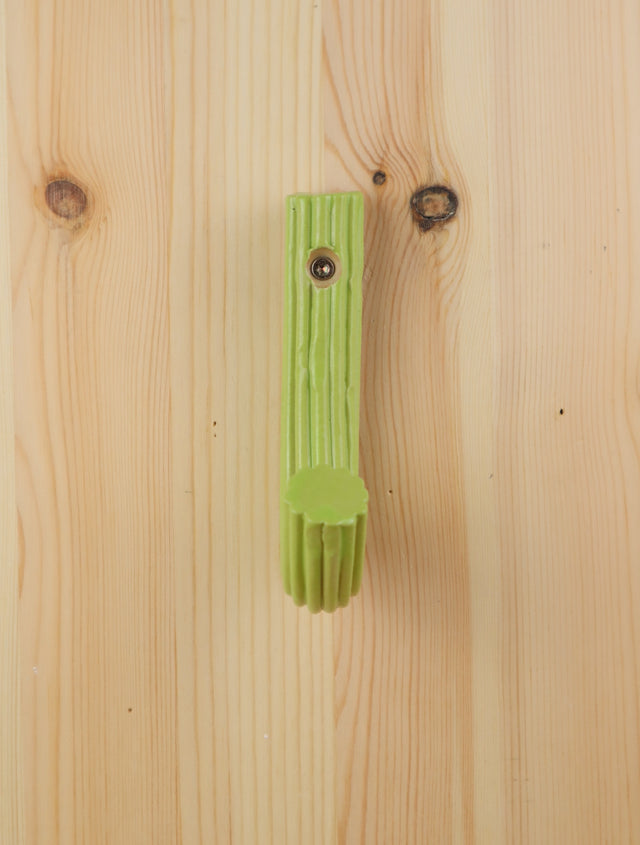 "Very green" Extruded hanger