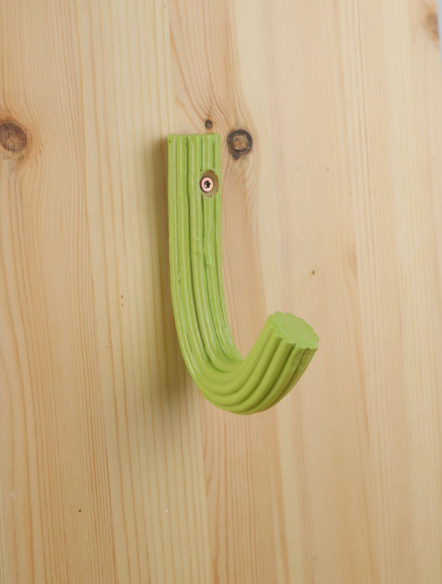 "Very green" Extruded hanger