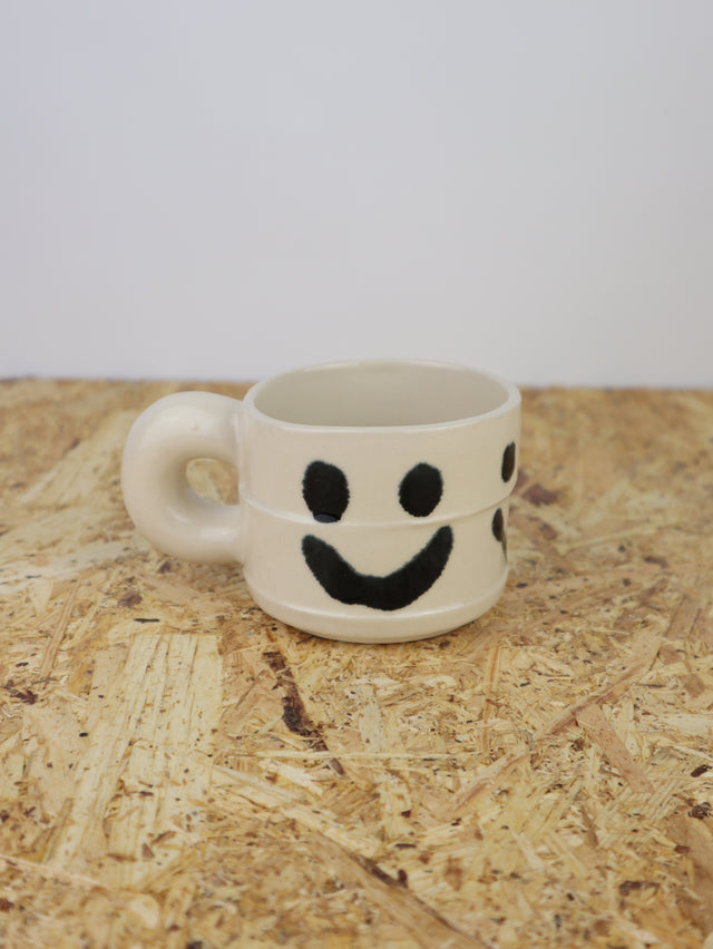 Dialog cup in 3 x smile