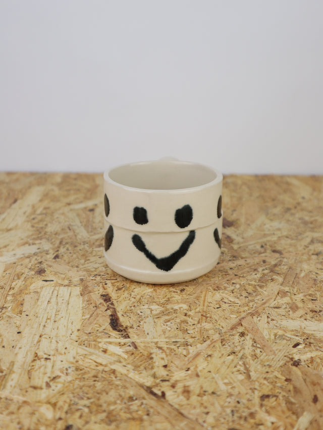 Dialog cup in 3 x smile
