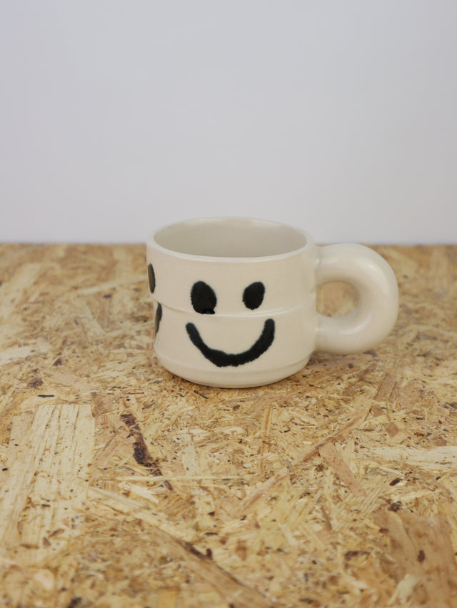 Dialog cup in 3 x smile