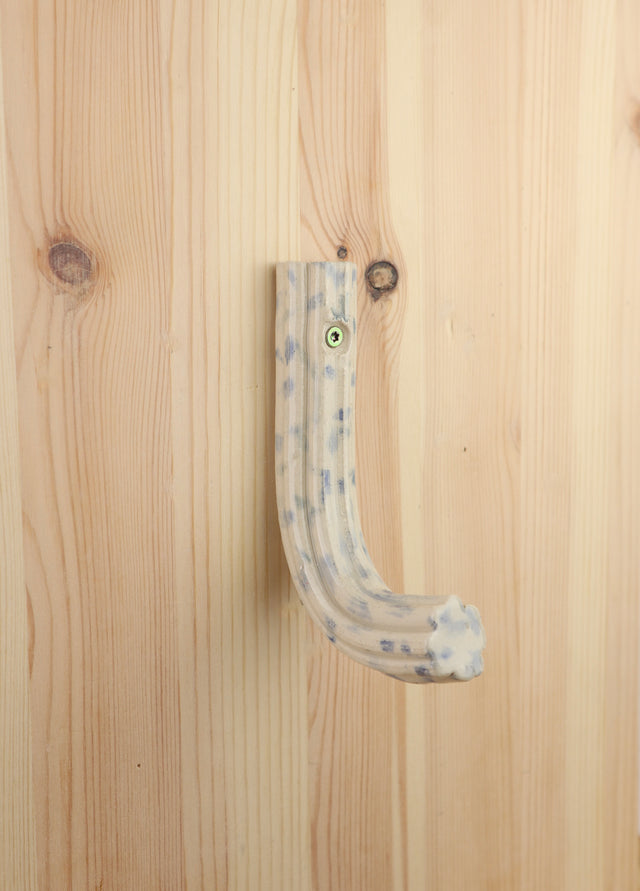 "light bluedots" Extruded hanger