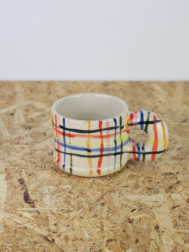 Dialog cup in a not so organised multi color grid