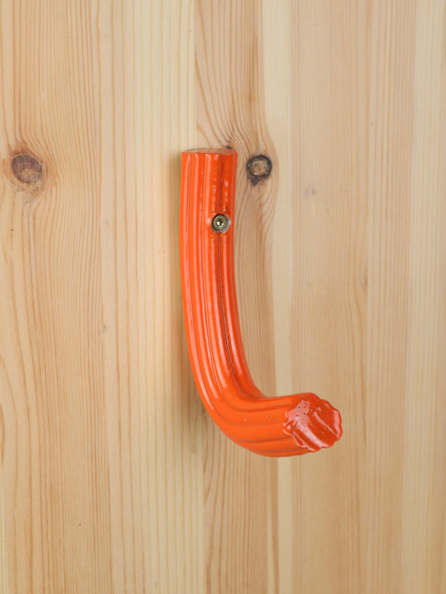 "dark orange" Extruded hanger