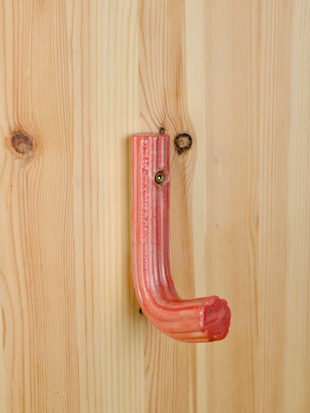 "dark pink" Extruded hanger