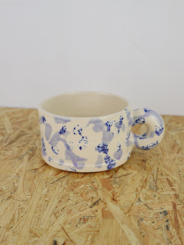 Big Dialog cup in blue spaltter and lavender drip