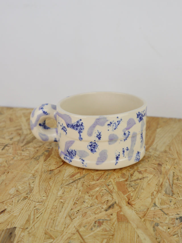 Big Dialog cup in blue spaltter and lavender drip