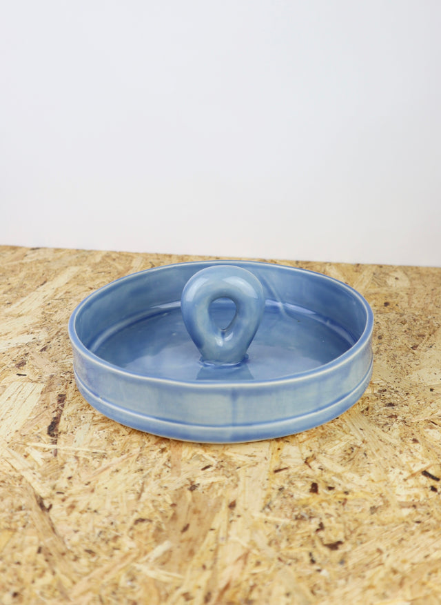 Dialog "Rainy blue" low but wide vessel