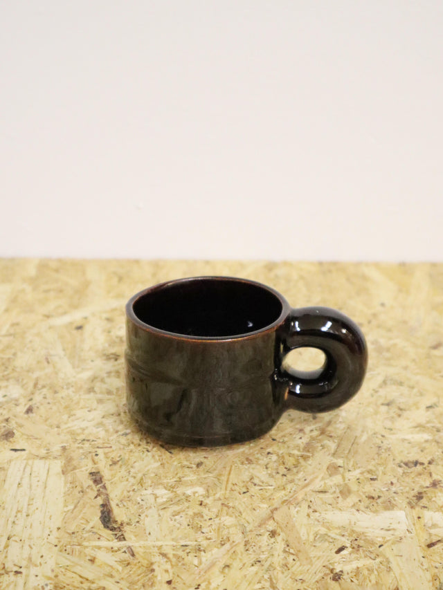 Dialog cup in dark chocolate brown